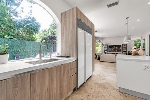 Casa en venta en Miami, Florida, 4 dormitorios, 290.51 m2 № 2029724 - foto 23
