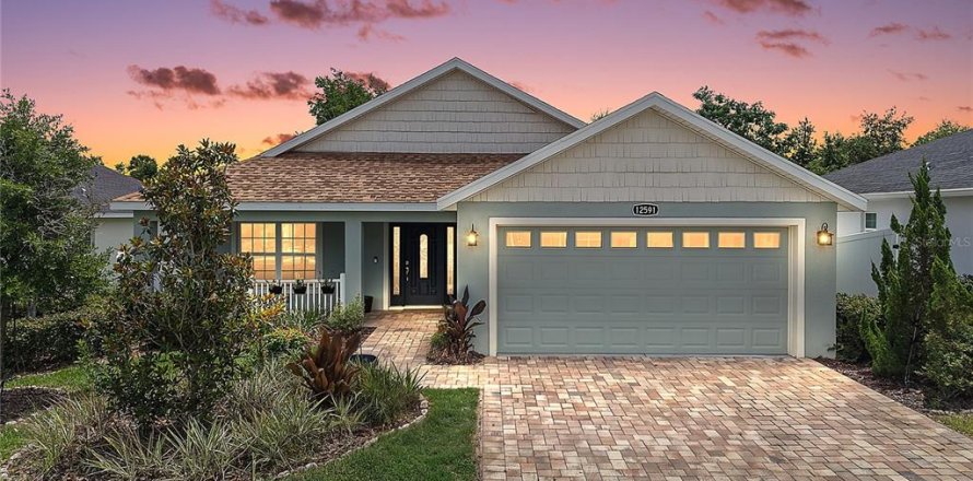 House in Oxford, Florida 3 bedrooms, 148.18 sq.m. № 2204547