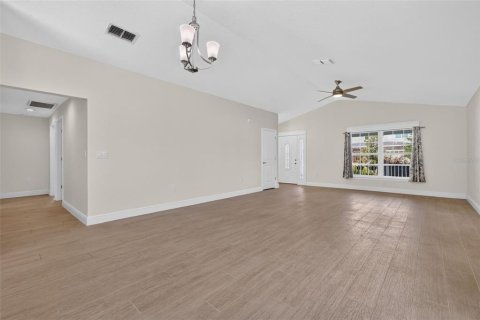 House in Oxford, Florida 3 bedrooms, 148.18 sq.m. № 2204547 - photo 8