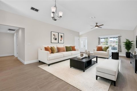 House in Oxford, Florida 3 bedrooms, 148.18 sq.m. № 2204547 - photo 9