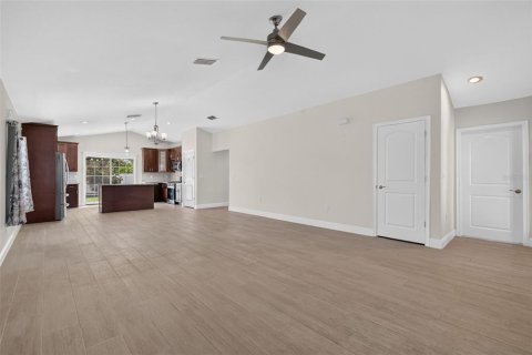 House in Oxford, Florida 3 bedrooms, 148.18 sq.m. № 2204547 - photo 16