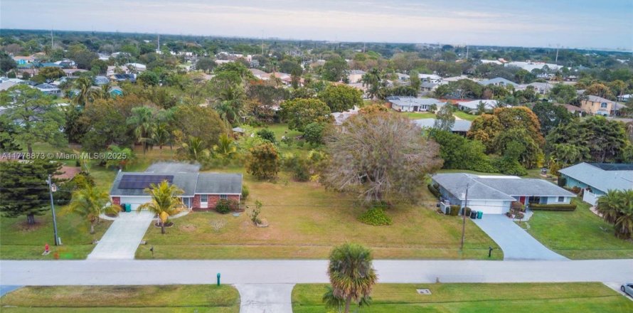 Land in Port St. Lucie, Florida № 1865430