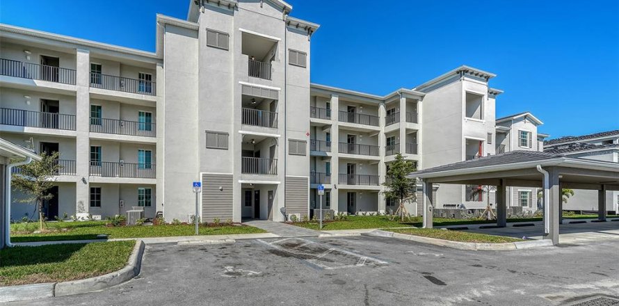 Кондоминиум с 5 комнатами в Венеция, Флорида в WELLEN PARK № 1508387