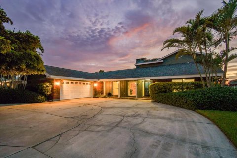 Villa ou maison à vendre à Seminole, Floride: 5 chambres, 319.21 m2 № 1846666 - photo 1