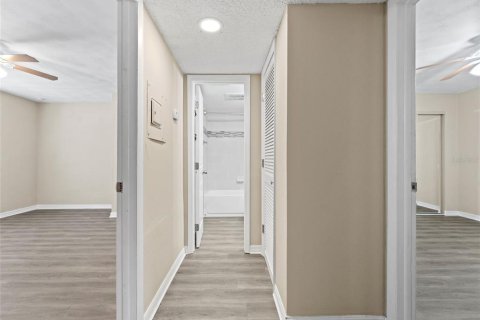 Copropriété à vendre à Tampa, Floride: 2 chambres, 72.74 m2 № 1919737 - photo 12