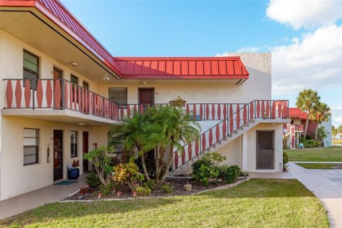 Condo in Rotonda, Florida, 1 bedroom  № 1561675 - photo 4