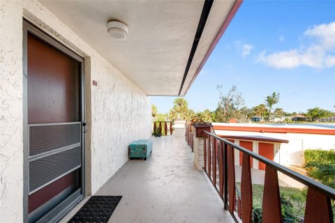 Condo in Rotonda, Florida, 1 bedroom  № 1561675 - photo 5