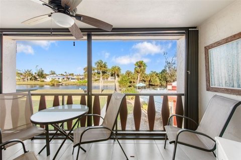 Condo in Rotonda, Florida, 1 bedroom  № 1561675 - photo 16