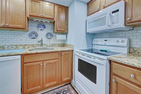 Condo in Rotonda, Florida, 1 bedroom  № 1561675 - photo 8
