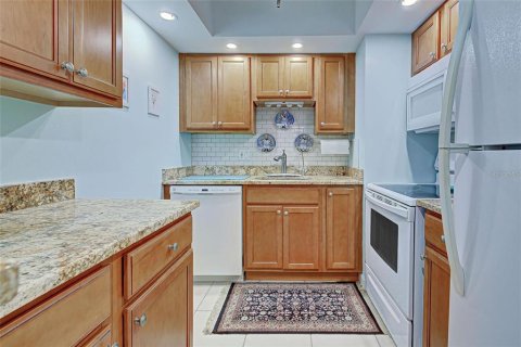 Condo in Rotonda, Florida, 1 bedroom  № 1561675 - photo 7