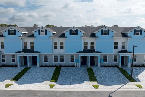 Propiedad comercial en venta en Davenport, Florida, 42 dormitorios, 1635.08 m2 № 2109749 - foto 5
