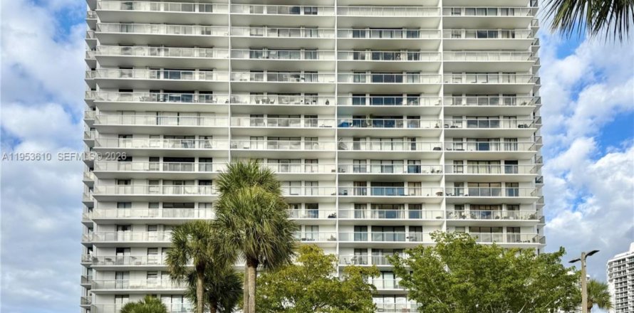 Кондоминиум с 2 спальнями в Авентура, Флорида № 2009931