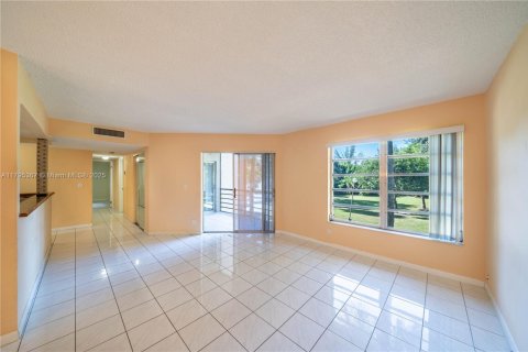 Condo in Coral Springs, Florida, 2 bedrooms  № 1940492 - photo 11