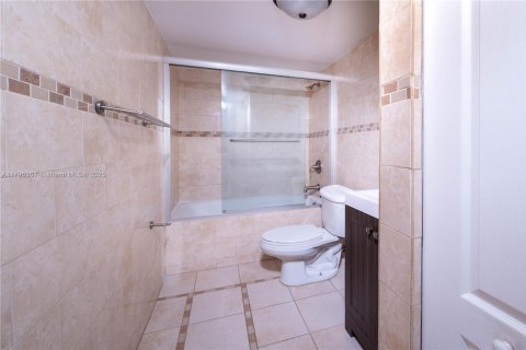 Condo in Coral Springs, Florida, 2 bedrooms  № 1940492 - photo 17