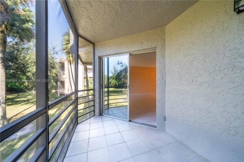 Condo in Coral Springs, Florida, 2 bedrooms  № 1940492 - photo 14