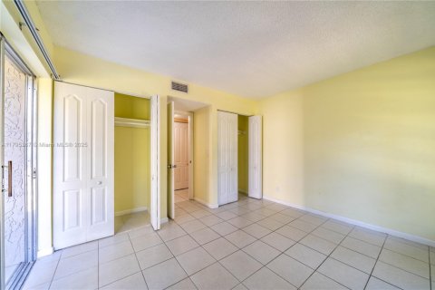 Condo in Coral Springs, Florida, 2 bedrooms  № 1940492 - photo 24