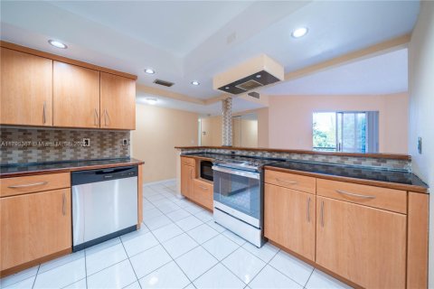 Condo in Coral Springs, Florida, 2 bedrooms  № 1940492 - photo 8