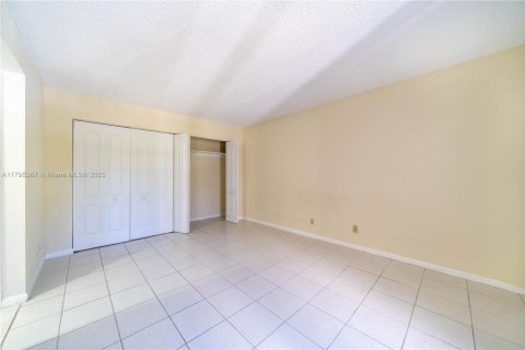 Condo in Coral Springs, Florida, 2 bedrooms  № 1940492 - photo 28