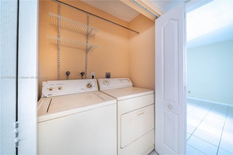 Condo in Coral Springs, Florida, 2 bedrooms  № 1940492 - photo 26