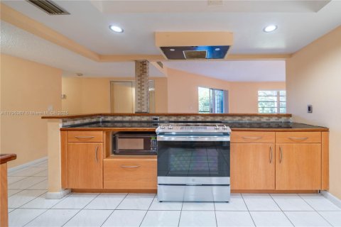 Condo in Coral Springs, Florida, 2 bedrooms  № 1940492 - photo 10