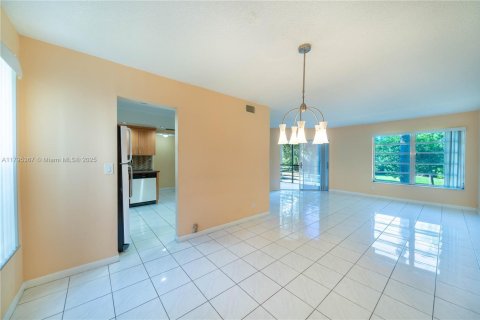Condo in Coral Springs, Florida, 2 bedrooms  № 1940492 - photo 5