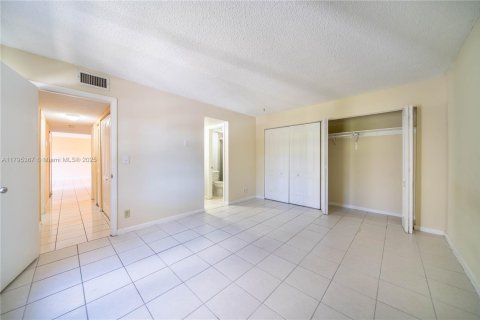 Condo in Coral Springs, Florida, 2 bedrooms  № 1940492 - photo 29