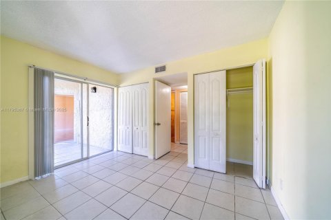 Condo in Coral Springs, Florida, 2 bedrooms  № 1940492 - photo 23