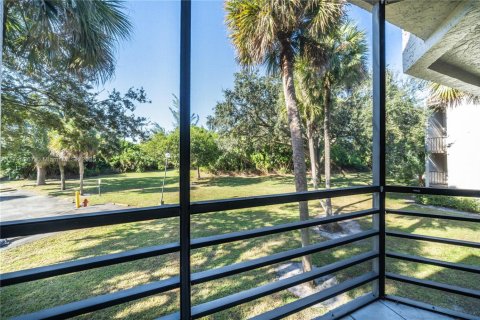 Condo in Coral Springs, Florida, 2 bedrooms  № 1940492 - photo 13