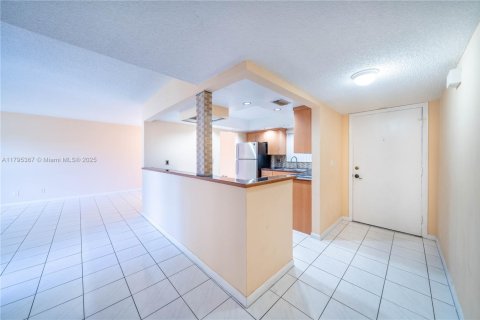 Condo in Coral Springs, Florida, 2 bedrooms  № 1940492 - photo 2