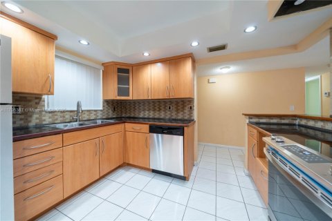 Condo in Coral Springs, Florida, 2 bedrooms  № 1940492 - photo 9