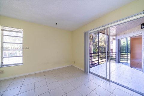 Condo in Coral Springs, Florida, 2 bedrooms  № 1940492 - photo 21
