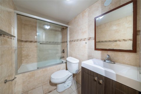 Condo in Coral Springs, Florida, 2 bedrooms  № 1940492 - photo 18