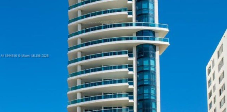 Кондоминиум с 2 спальнями в Майами-Бич, Флорида № 1940281