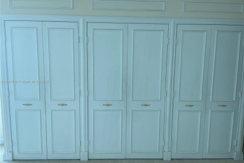 Снять в аренду кондоминиум в Майами-Бич, Флорида 2 спальни, 173.73м2, № 1940281 - фото 12