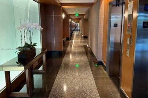 Снять в аренду кондоминиум в Майами-Бич, Флорида 2 спальни, 173.73м2, № 1940281 - фото 3