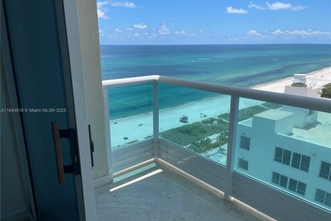 Снять в аренду кондоминиум в Майами-Бич, Флорида 2 спальни, 173.73м2, № 1940281 - фото 26