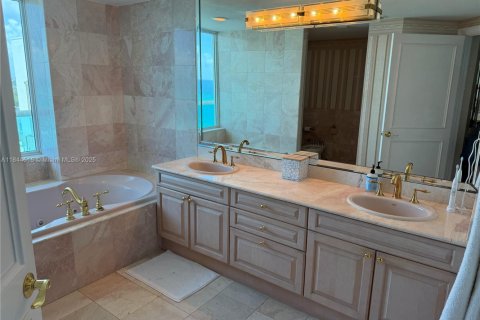 Снять в аренду кондоминиум в Майами-Бич, Флорида 2 спальни, 173.73м2, № 1940281 - фото 18