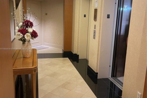 Снять в аренду кондоминиум в Майами-Бич, Флорида 2 спальни, 173.73м2, № 1940281 - фото 4