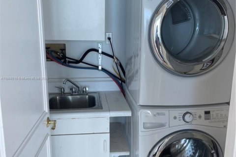 Снять в аренду кондоминиум в Майами-Бич, Флорида 2 спальни, 173.73м2, № 1940281 - фото 25