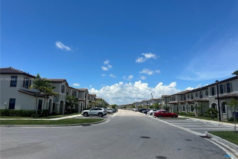 Townhouse in Cutler Bay, Florida 3 bedrooms, 126.53 sq.m. № 1890429 - photo 4