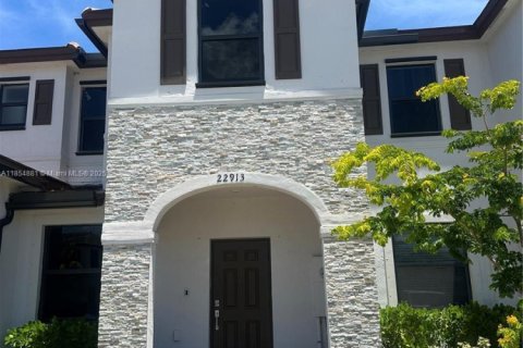 Townhouse in Cutler Bay, Florida 3 bedrooms, 126.53 sq.m. № 1890429 - photo 2