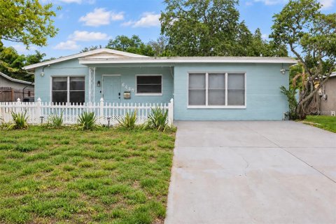Villa ou maison à Saint Petersburg, Floride 3 chambres, 138.33 m2 № 2424105