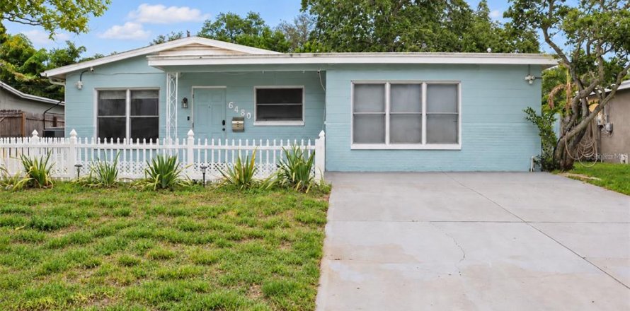 Villa ou maison à Saint Petersburg, Floride 3 chambres, 138.33 m2 № 2424105