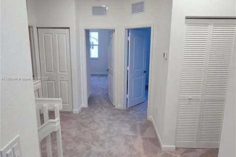 Townhouse in Coral Springs, Florida 4 bedrooms, 157.19 sq.m. № 1887946 - photo 10