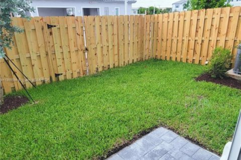 Townhouse in Coral Springs, Florida 4 bedrooms, 157.19 sq.m. № 1887946 - photo 6