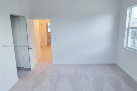 Townhouse in Coral Springs, Florida 4 bedrooms, 157.19 sq.m. № 1887946 - photo 15