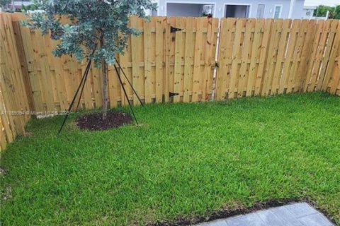 Townhouse in Coral Springs, Florida 4 bedrooms, 157.19 sq.m. № 1887946 - photo 5