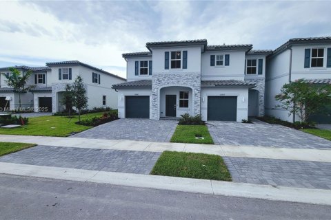 Townhouse in Coral Springs, Florida 4 bedrooms, 157.19 sq.m. № 1887946 - photo 1
