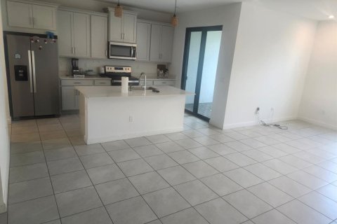 Touwnhouse à louer à Port St. Lucie, Floride: 3 chambres, 155.52 m2 № 2397950 - photo 2