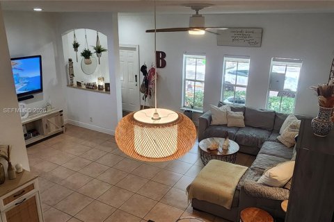 Touwnhouse à vendre à Miramar, Floride: 3 chambres, 151.24 m2 № 2066132 - photo 6